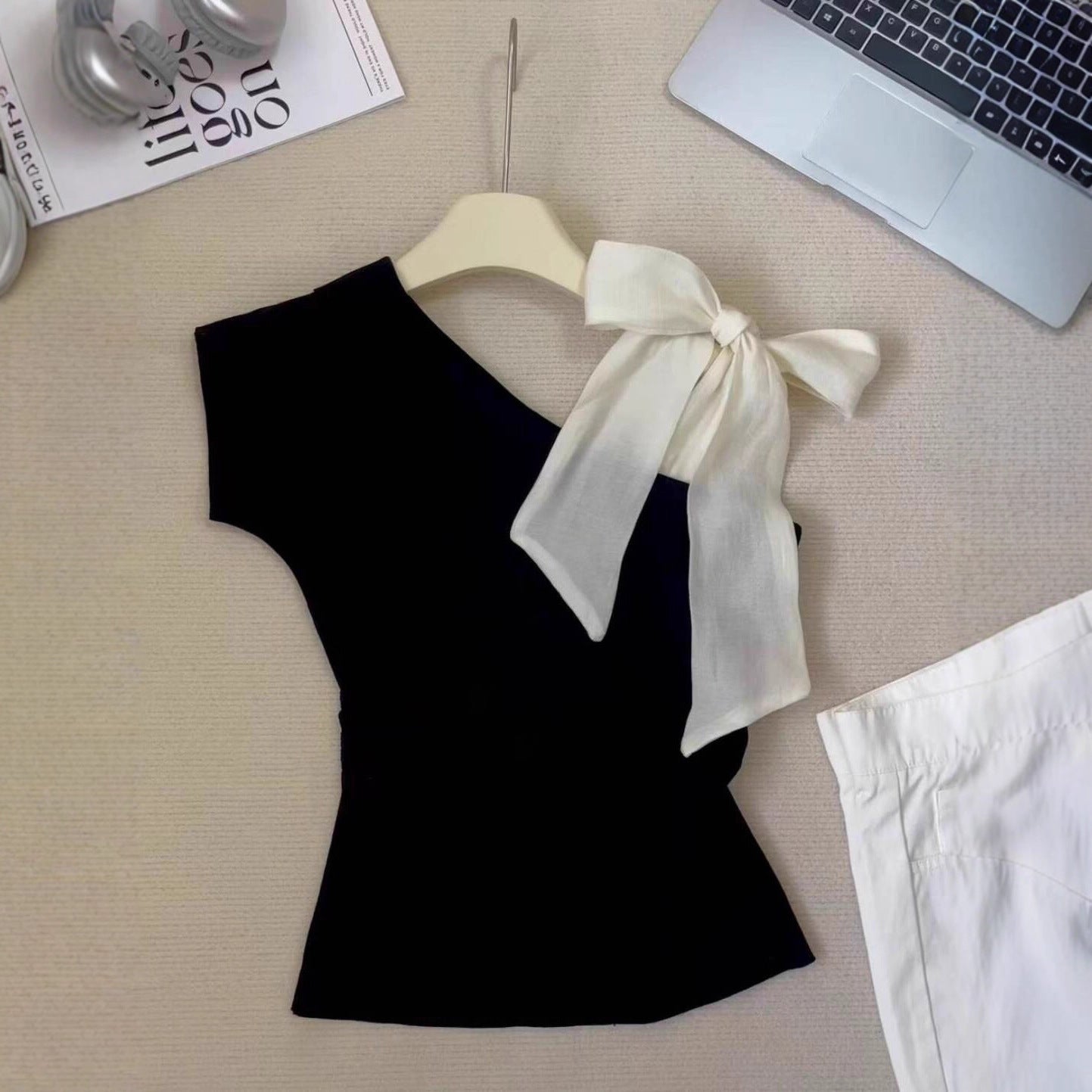 Black Off-shoulder Niche Strap Short-sleeve T-shirt For Women